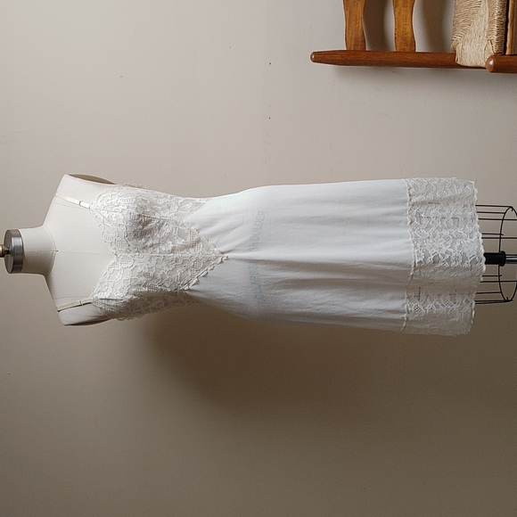Vintage Vanity Fair Full Slip Cream w Lace Top & Lace Hem 4/6 - Picture 1 of 17